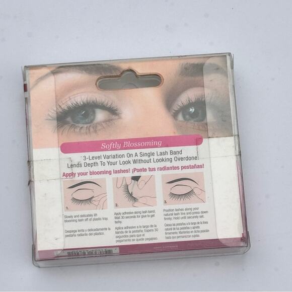 Kiss Natural Flourish Blooming  Makeup Beauty Lash Extension  NWT - Picture 6 of 6